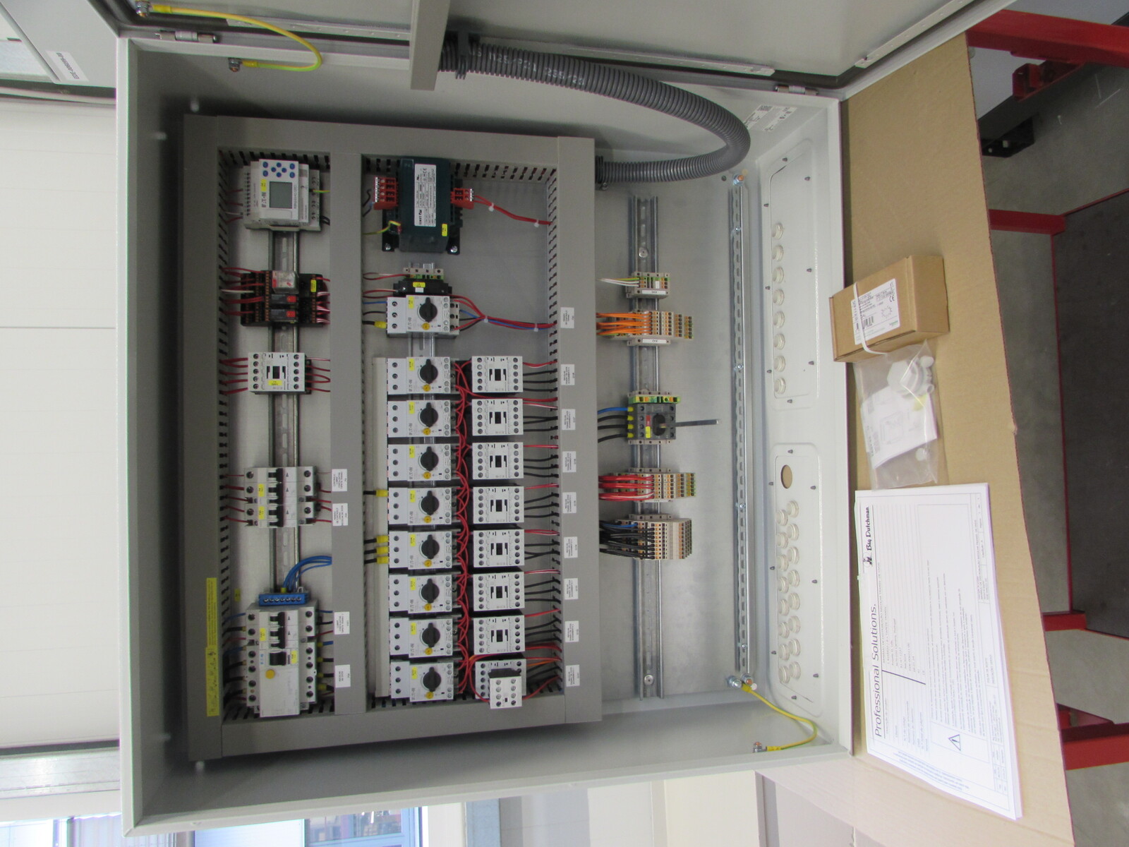 Control cabinet Avizela egg cross collection